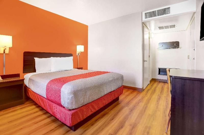 Motel 6 Grants, Nm image