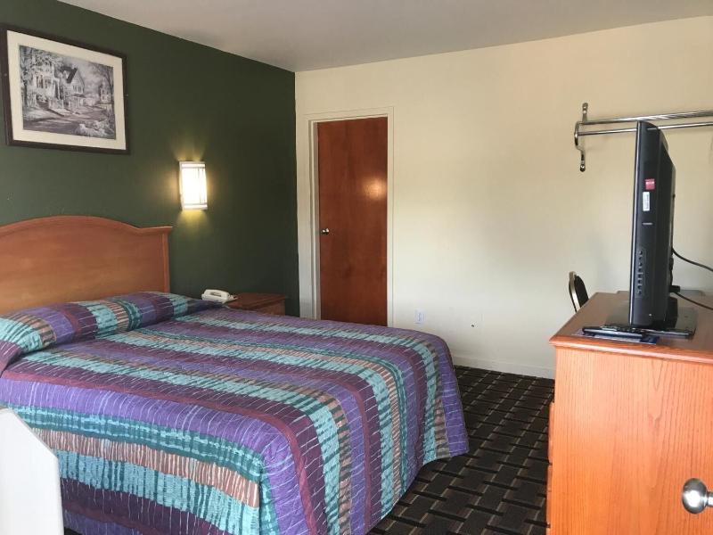 Shangri La Motel image