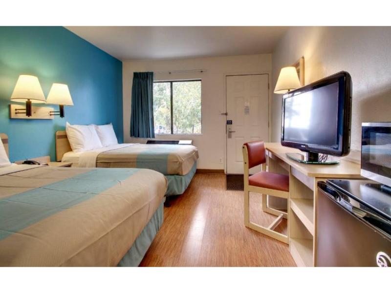 Motel 6 Des Moines, IA - North image