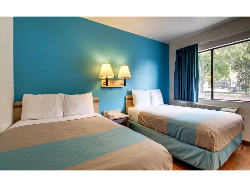 Motel 6 Des Moines, IA - North image