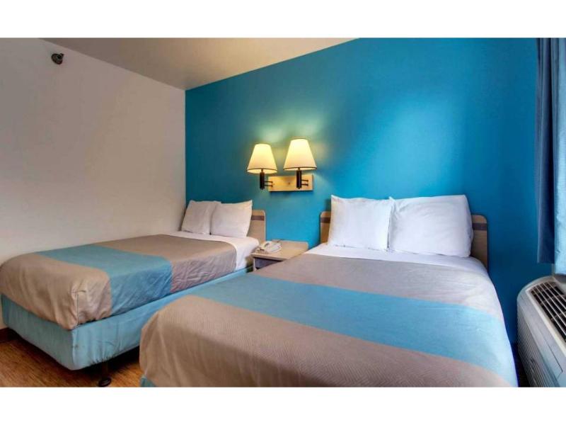 Motel 6 Des Moines, IA - North image