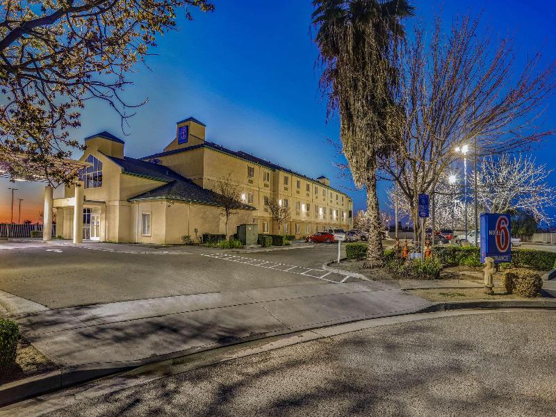Howard Johnson by Wyndham Lemoore