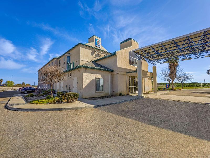 Howard Johnson by Wyndham Lemoore — general view