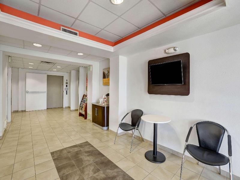 Howard Johnson by Wyndham Lemoore