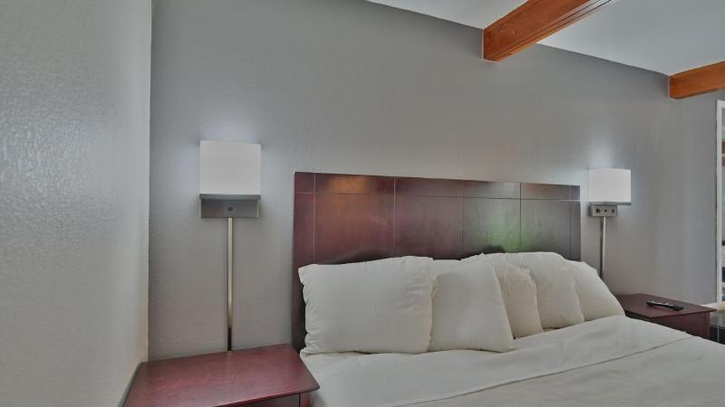 Maplehurst Motel image