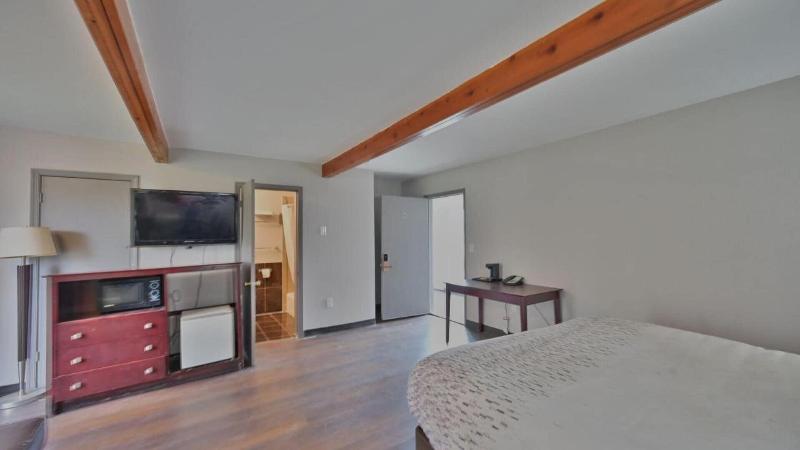 Maplehurst Motel image
