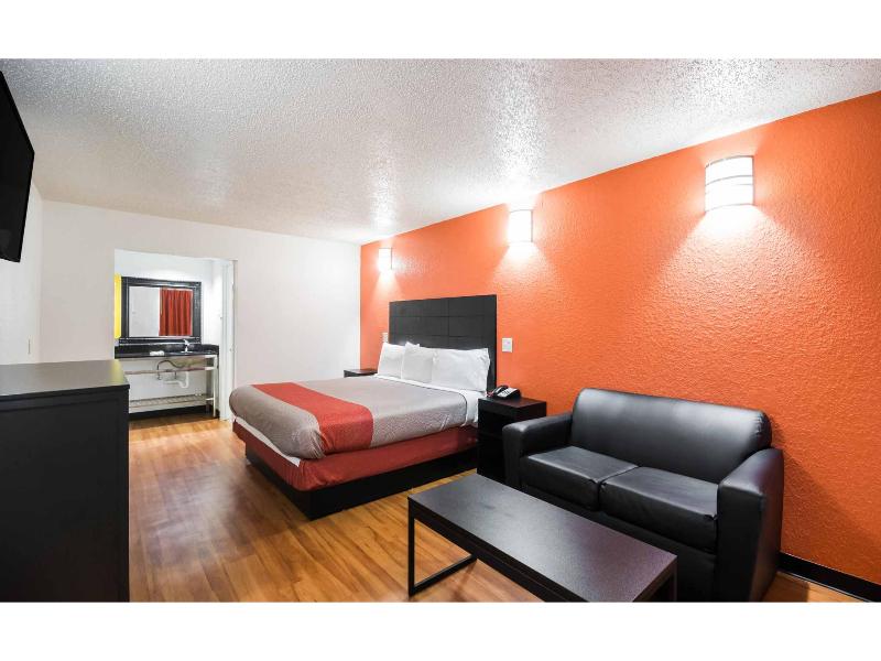 Motel 6 Houston, TX - Brookhollow image