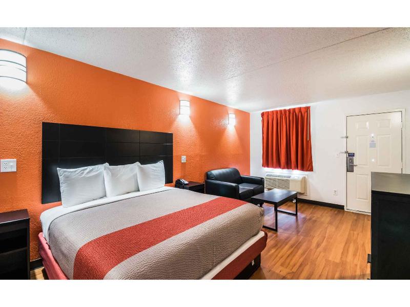 Motel 6 Houston, TX - Brookhollow image