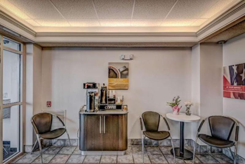 Econo Lodge Menomonie image