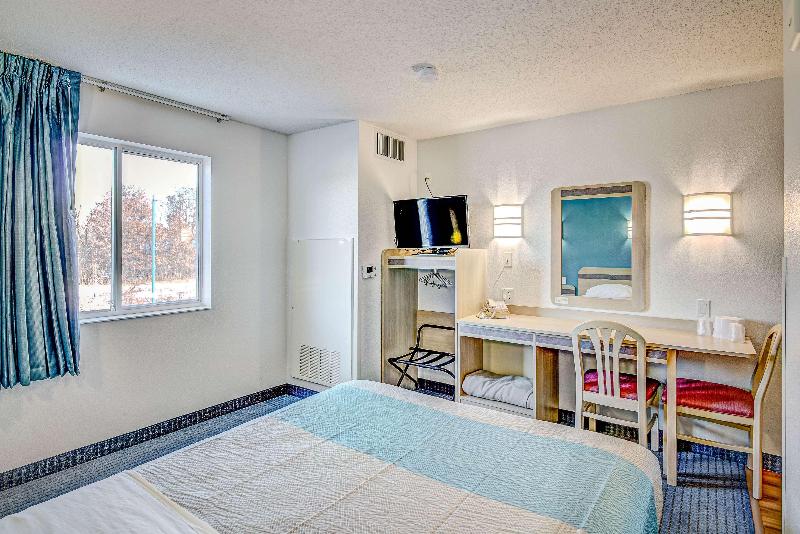 Econo Lodge Menomonie image