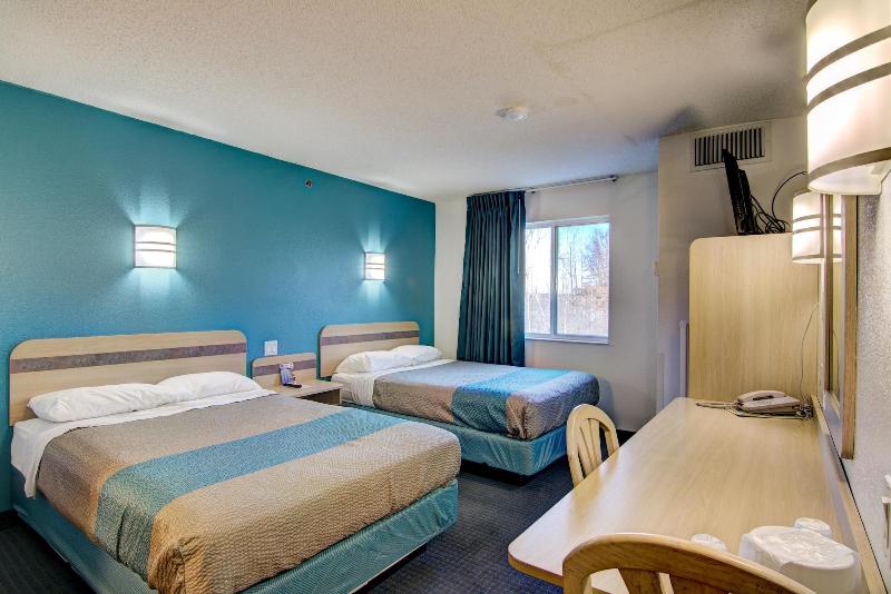 Econo Lodge Menomonie image