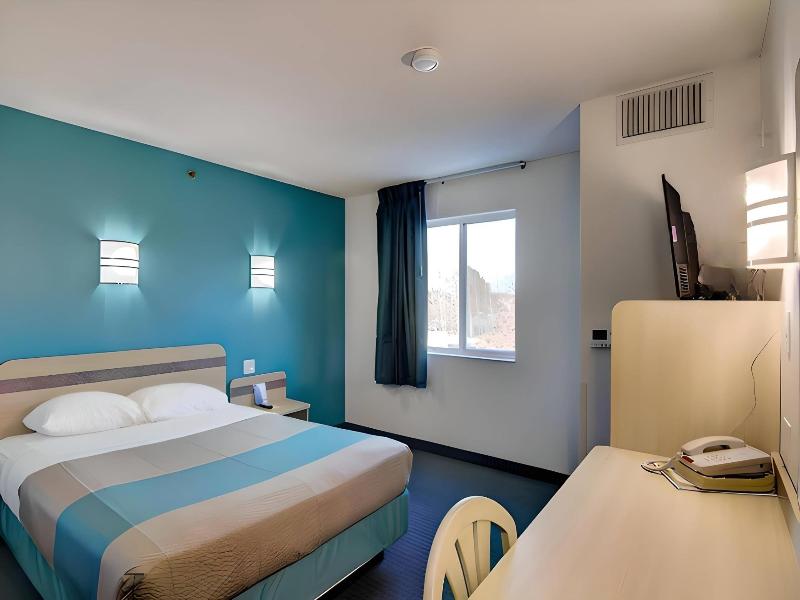 Econo Lodge Menomonie image