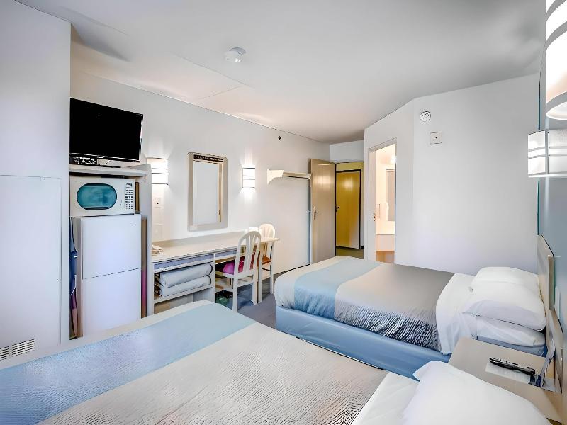 Econo Lodge Menomonie image