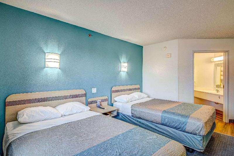 Econo Lodge Menomonie image