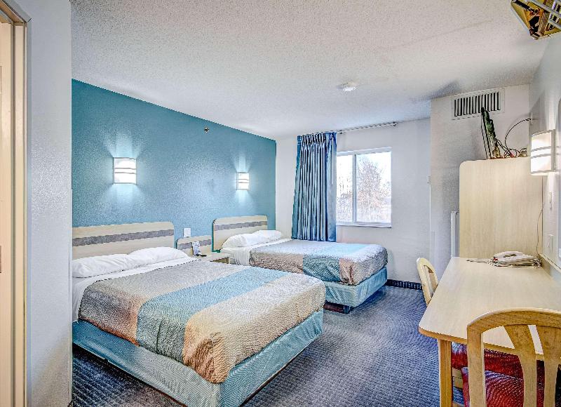 Econo Lodge Menomonie image