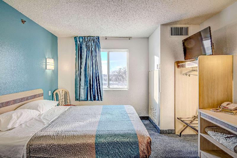 Econo Lodge Menomonie image