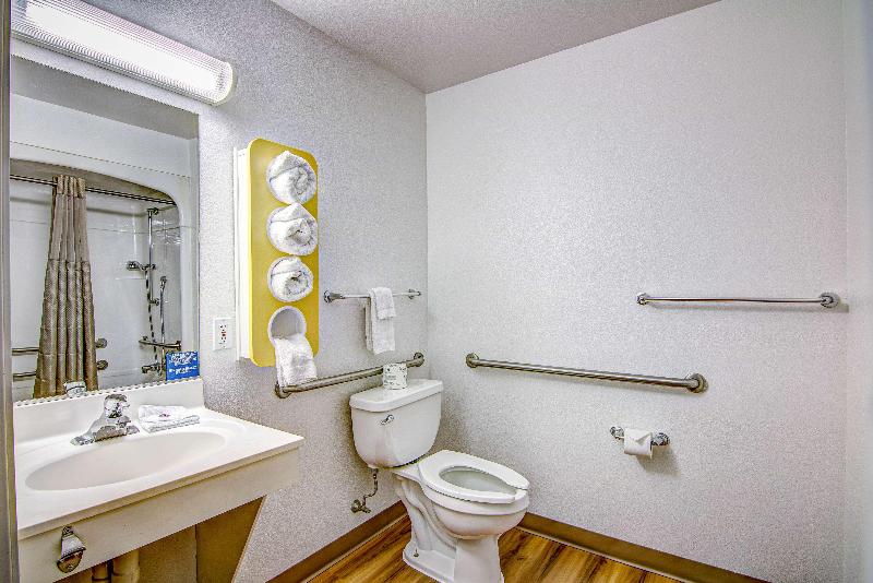 Econo Lodge Menomonie image