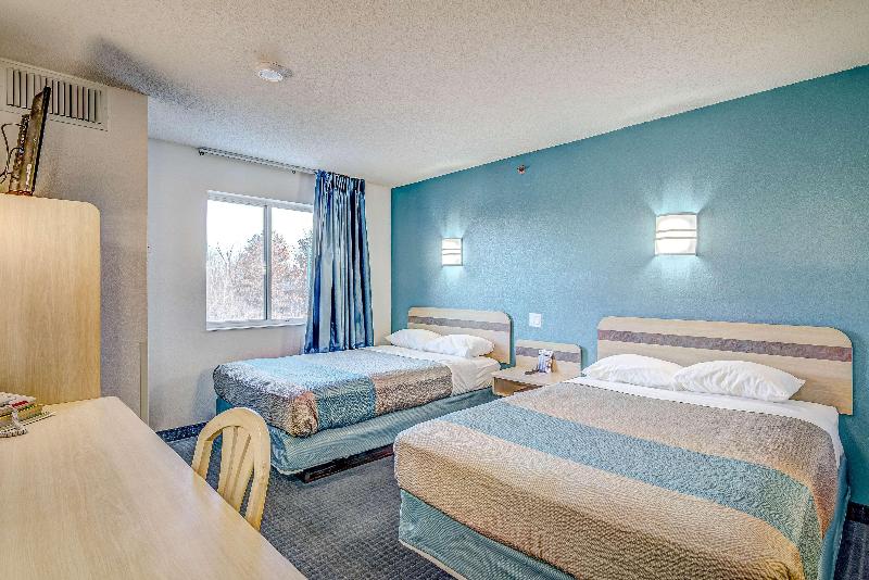 Econo Lodge Menomonie image