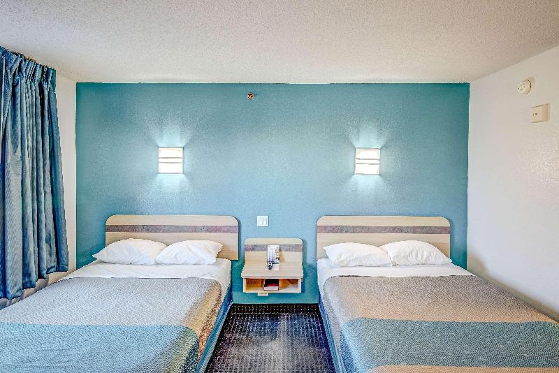 Econo Lodge Menomonie image