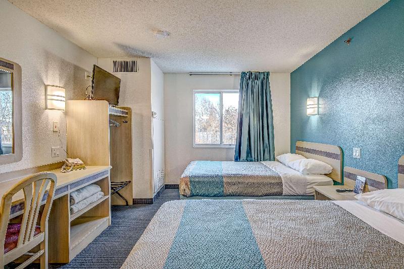 Econo Lodge Menomonie image