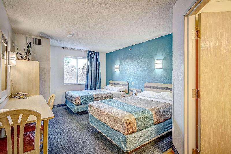 Econo Lodge Menomonie image