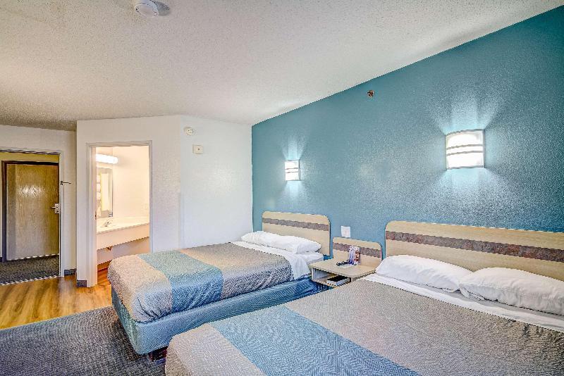Econo Lodge Menomonie image