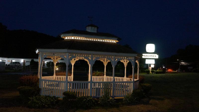 Oakdell Motel image