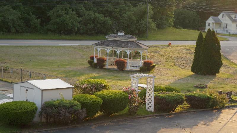 Oakdell Motel image
