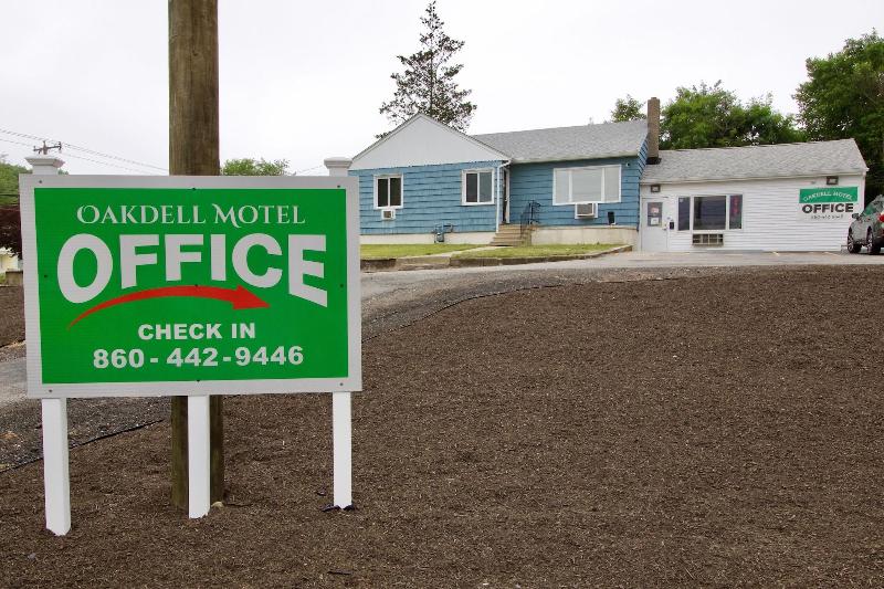 Oakdell Motel image