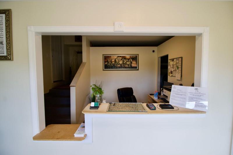 Oakdell Motel image