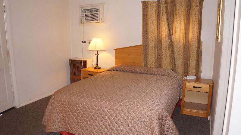 Oakdell Motel image