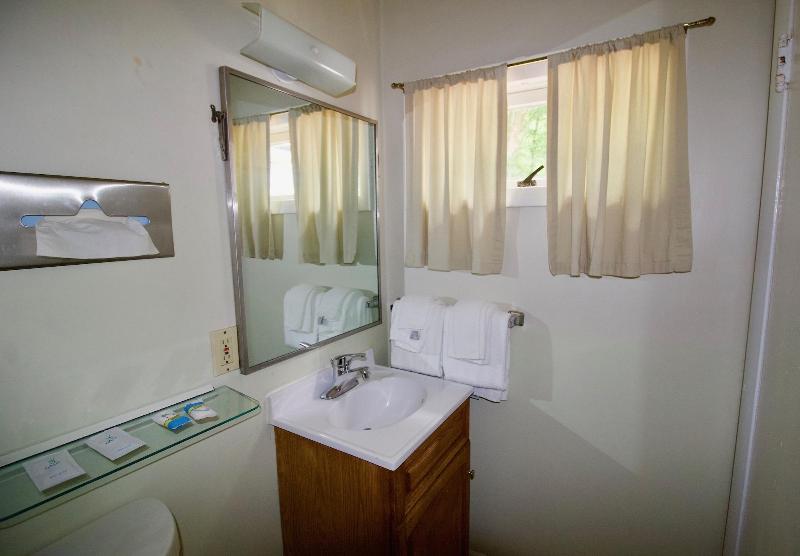 Oakdell Motel image