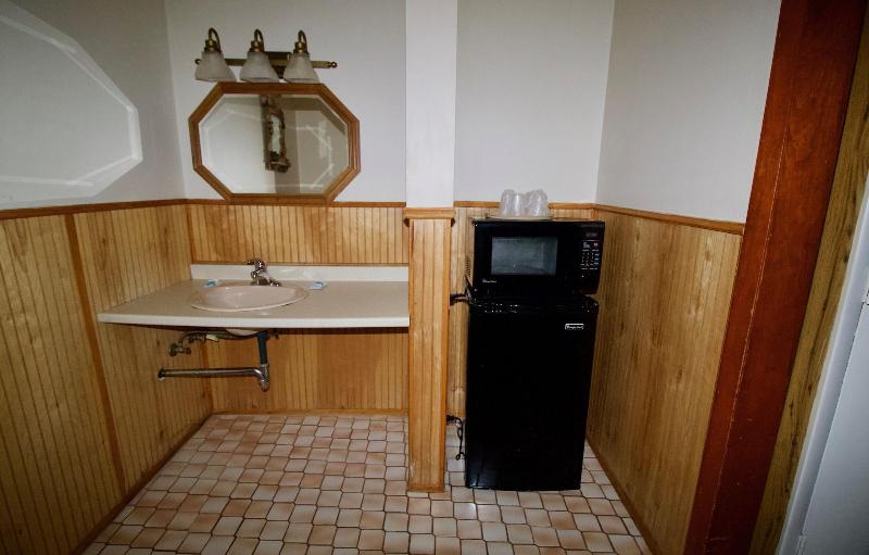 Oakdell Motel image