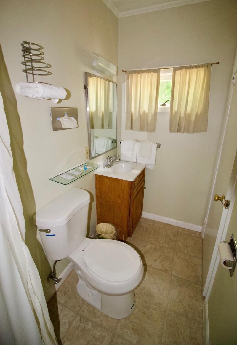 Oakdell Motel image