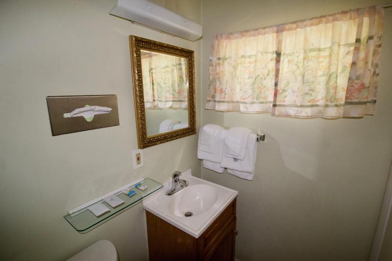 Oakdell Motel image