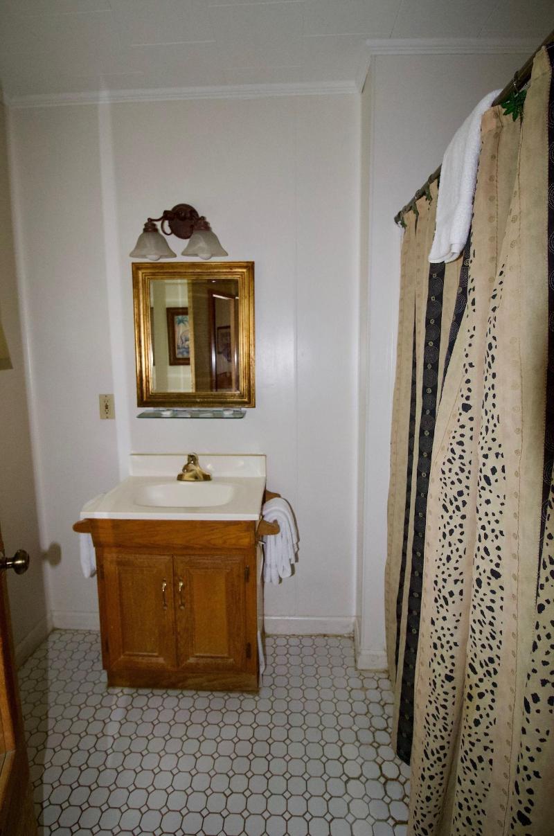 Oakdell Motel image