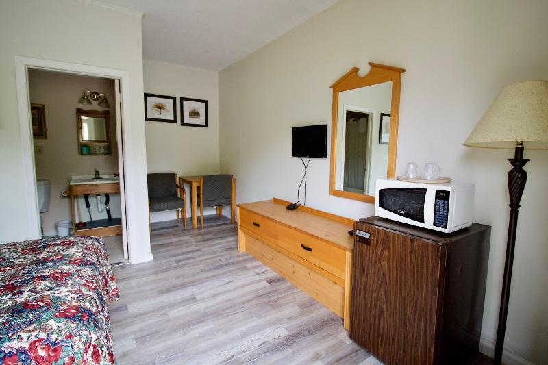 Oakdell Motel image