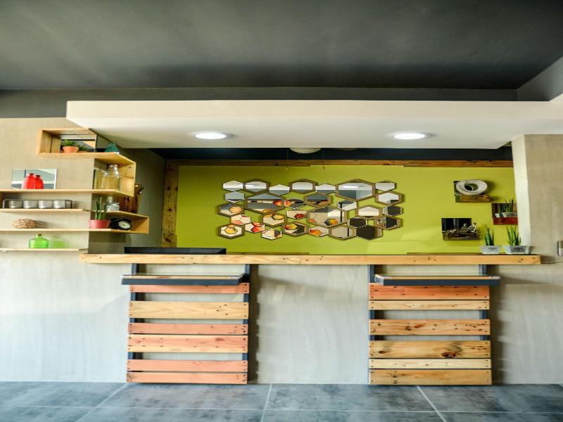 Bhive Hotel