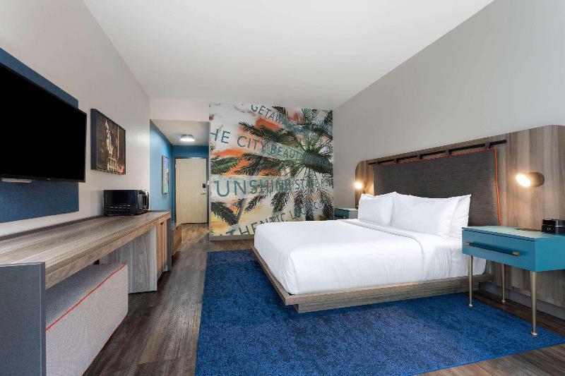 TRYP by Wyndham Orlando image