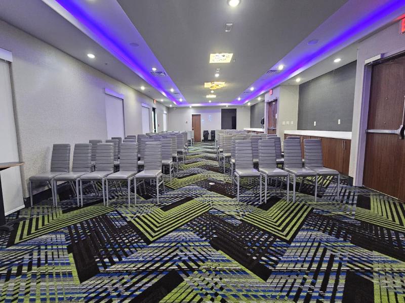 Holiday Inn Express & Suites Oak Grove image