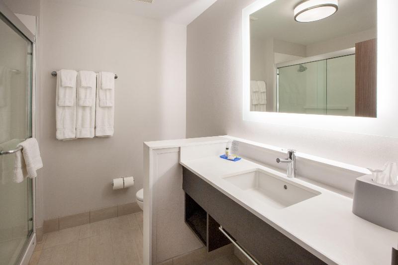 Holiday Inn Express & Suites Oak Grove photo 24