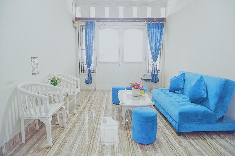 Guesthouse Putri Griya Fikarda by ZUZU