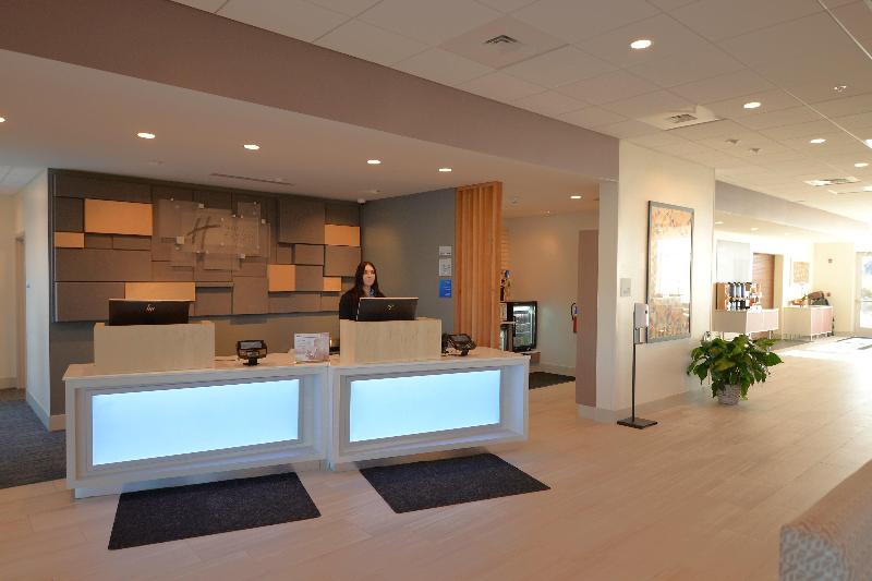 Holiday Inn Express & Suites Onalaska - La Crosse image