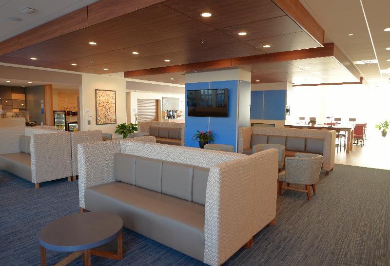 Holiday Inn Express & Suites Onalaska - La Crosse image