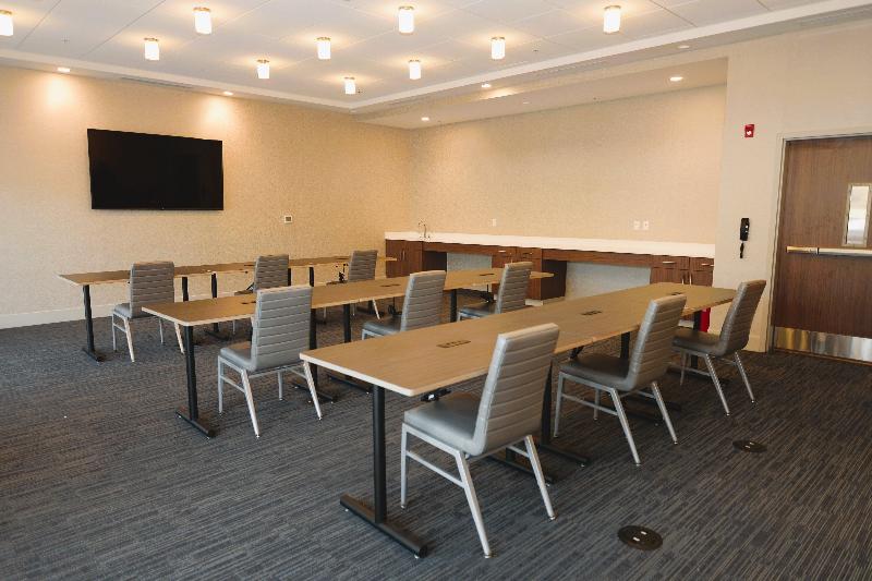 Holiday Inn Express & Suites Onalaska - La Crosse image