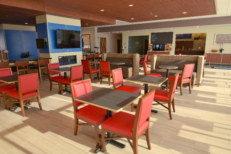 Holiday Inn Express & Suites Onalaska - La Crosse image