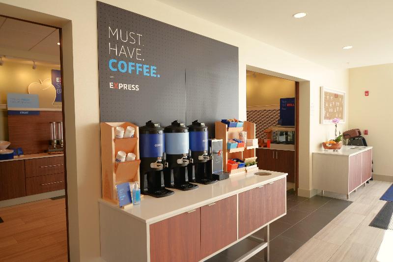 Holiday Inn Express & Suites Onalaska - La Crosse image