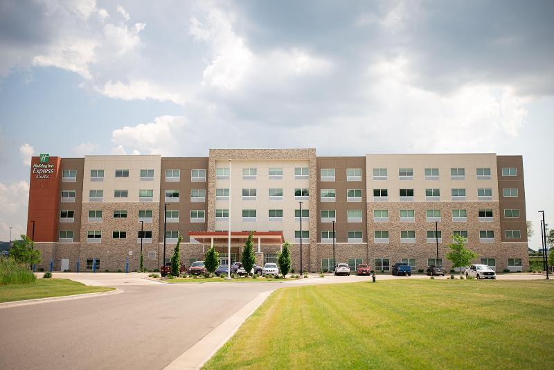 Holiday Inn Express & Suites Onalaska - La Crosse image