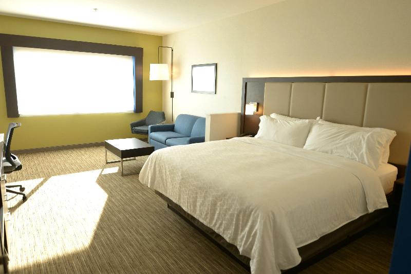 Holiday Inn Express & Suites Onalaska - La Crosse image