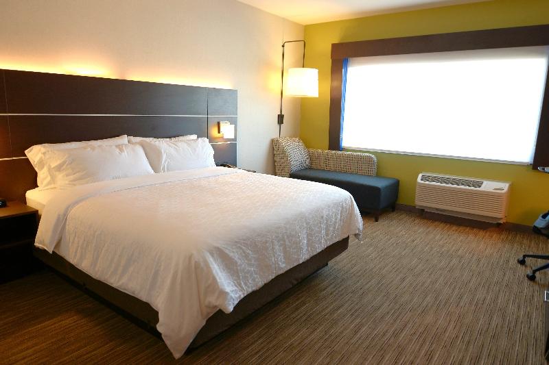Holiday Inn Express & Suites Onalaska - La Crosse image